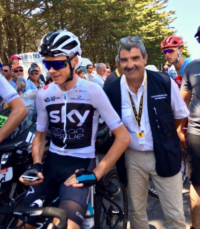 Pendant la durée du tour de France, le Professeur Versier s'occupe des coureurs !